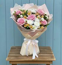 Букет цветов из:  Гвоздики, Орхидеи и Розы в Хрущево