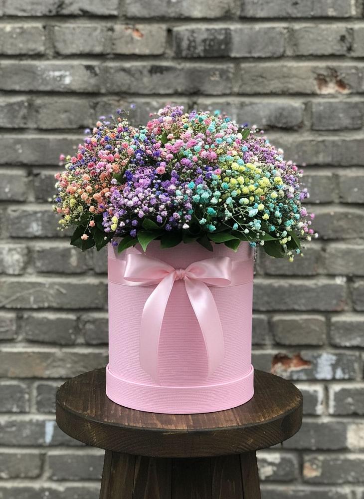 Цветочная композиция из Гипсофила и Розы в шляпной коробке в Хрущево