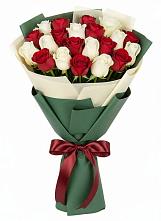 Букет Микс из красных и белых роз в Хрущево