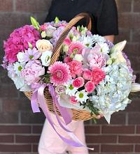 Цветочная композиция из Розы, Хризантемы, Пионы и Лизиантусы в корзине в Хрущево