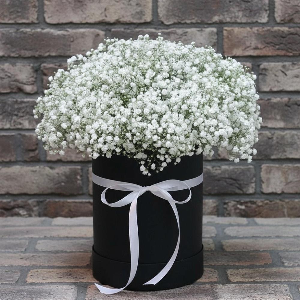 Цветочная композиция из Гипсофила в шляпной коробке в Хрущево