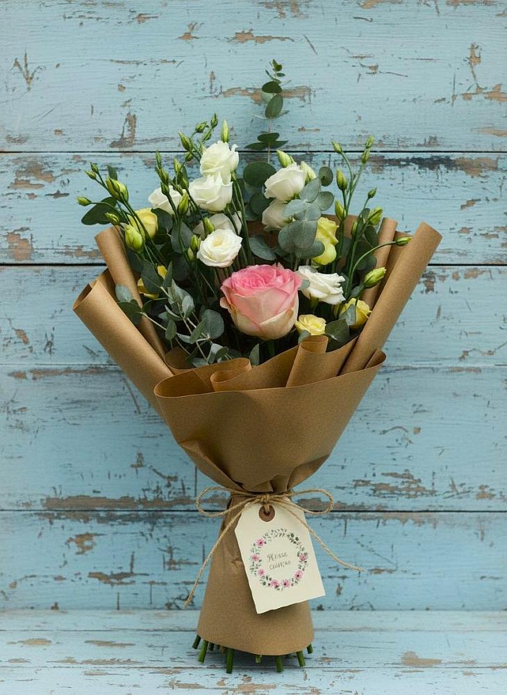 Букет цветов из: Розы и Лизиантусы в Хрущево