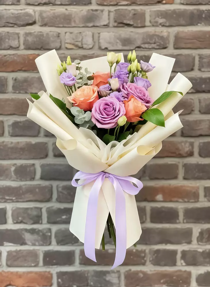 Букет цветов из: Лизиантусы и Розы в Хрущево