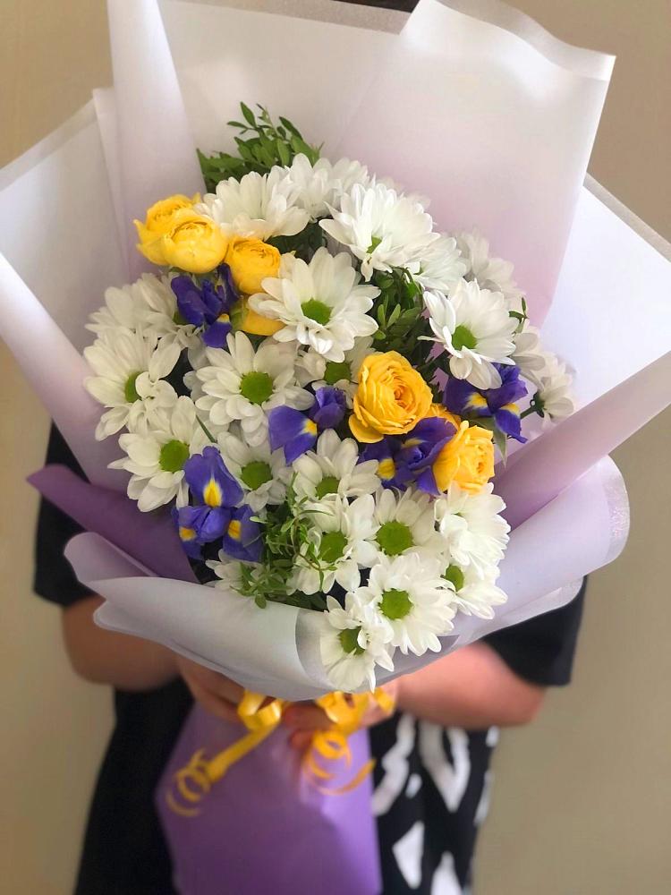 Букет цветов из: Ирисы, Хризантемы и Розы в Хрущево