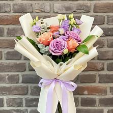 Букет цветов из:  Лизиантусы и Розы в Хрущево