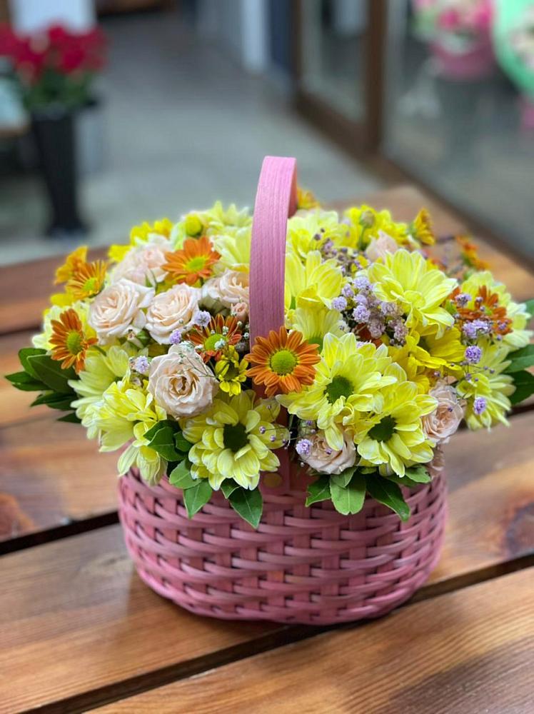 Цветочная композиция из Хризантемы и Розы в корзине в Хрущево