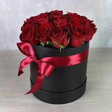 Цветочная композиция из Розы в шляпной коробке в Хрущево